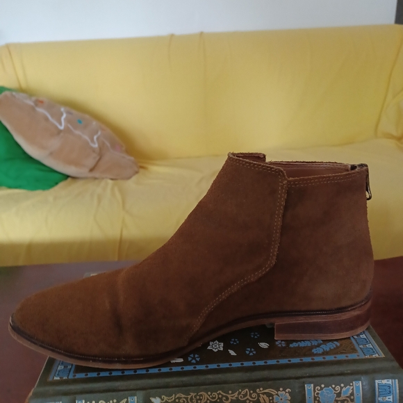 Brown suede ankle length Lord and taylor's women's boots - Picture 3 of 4